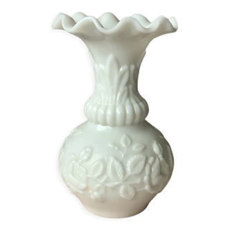 White opaline vase by Portieux Vallerysthal - French fair opaline