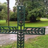 Rare grande croix en fer forgé