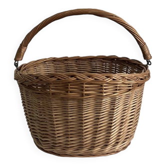 Bicycle basket, woven wicker