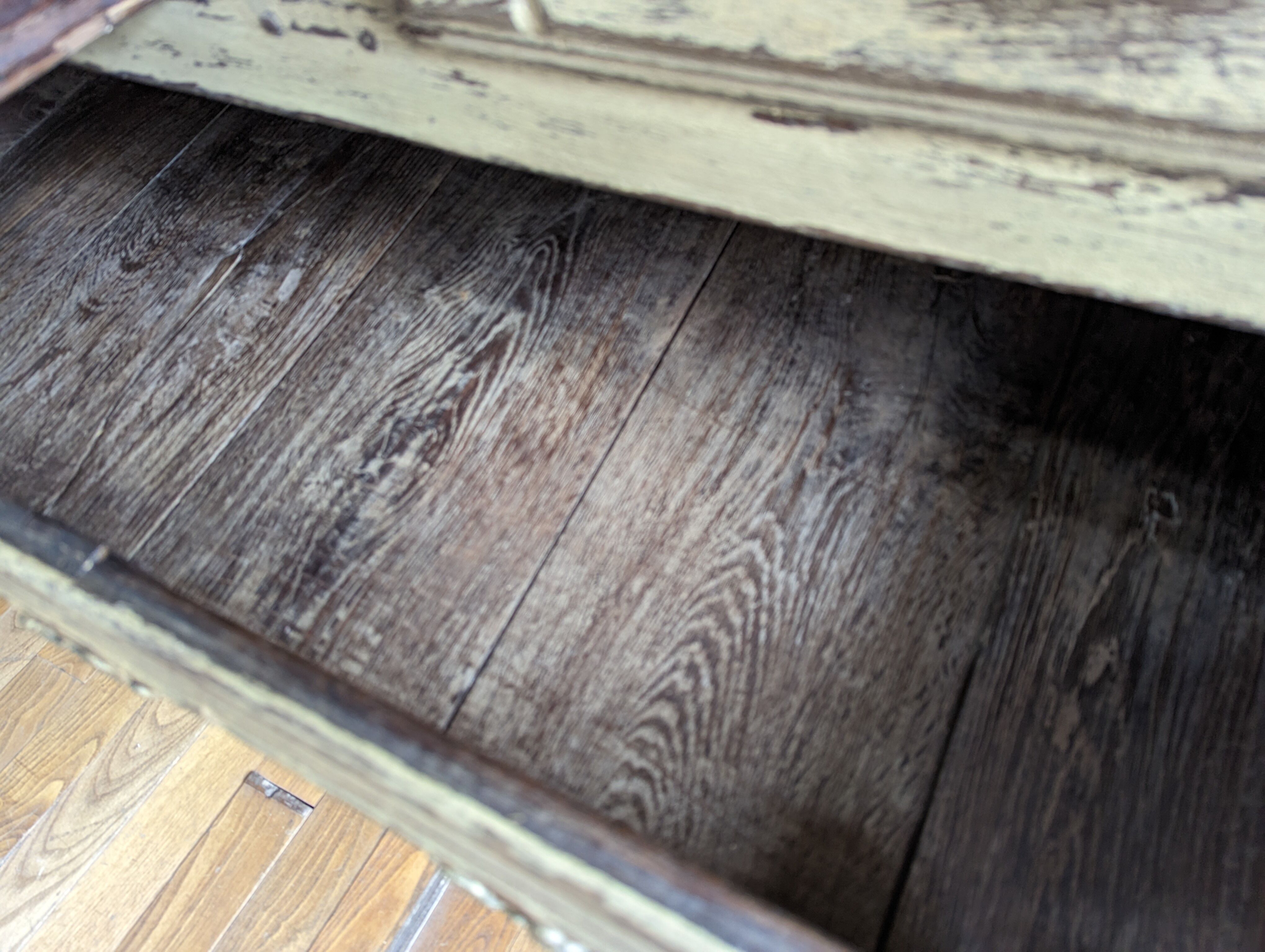 Patinated chest of drawers XVIII era