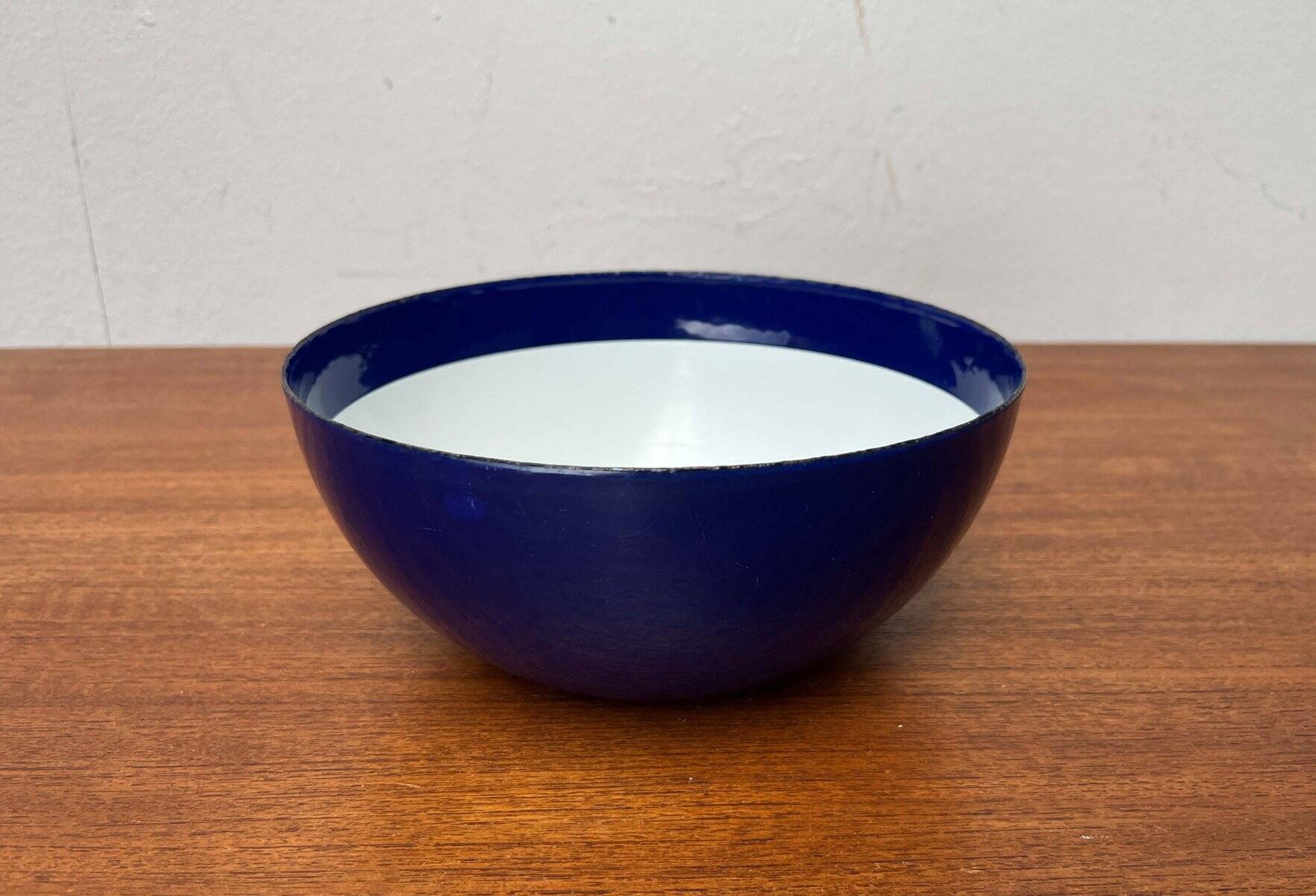 Modern blue enamel bowl from the mid-century by Kaj Franck for Finel, Finland, 1960s.