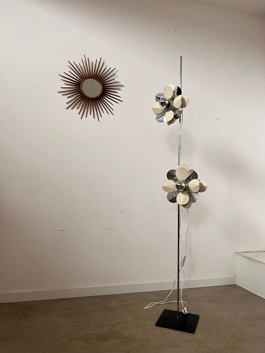 2-light flower floor lamp in French design metal from the 70s vintage