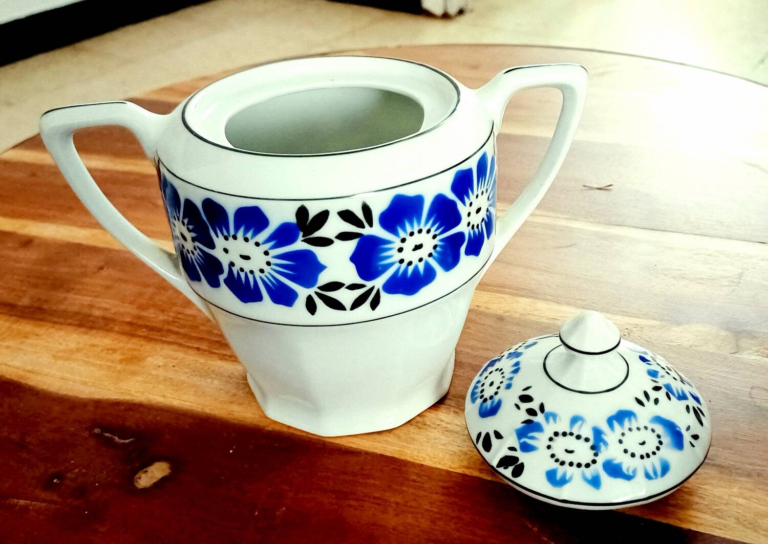 Sugar bowl and milk jug in the style of the Moulin des Loups