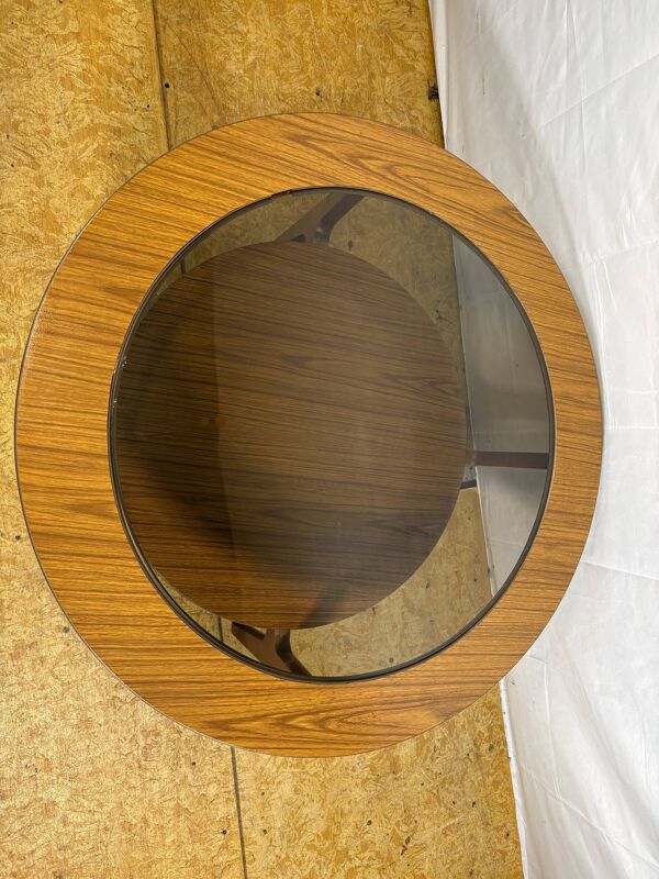 Table basse ronde vintage rétro des années 1960-1970. Un style élégant.
