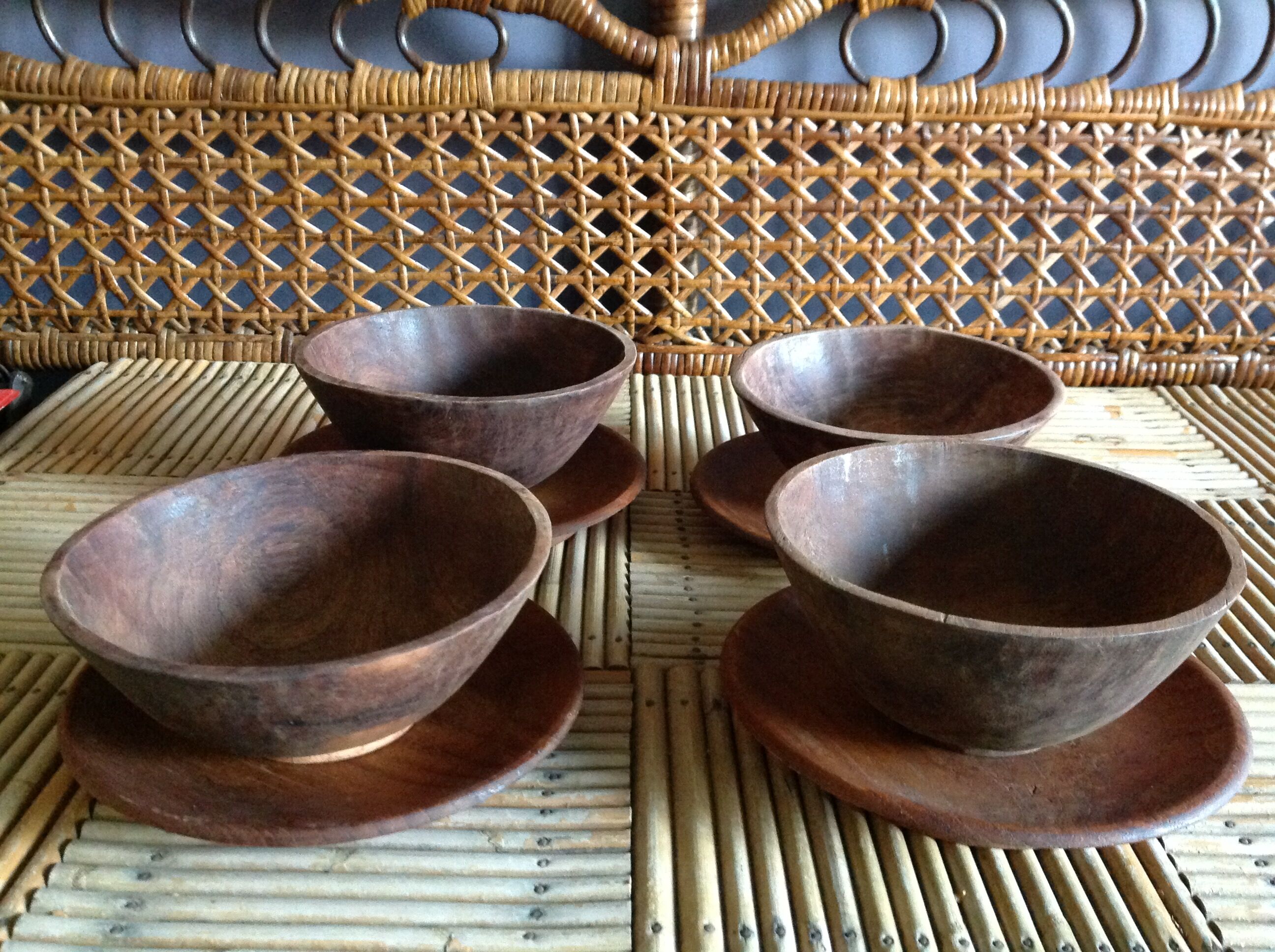 Set of 4 wooden bowls and plates