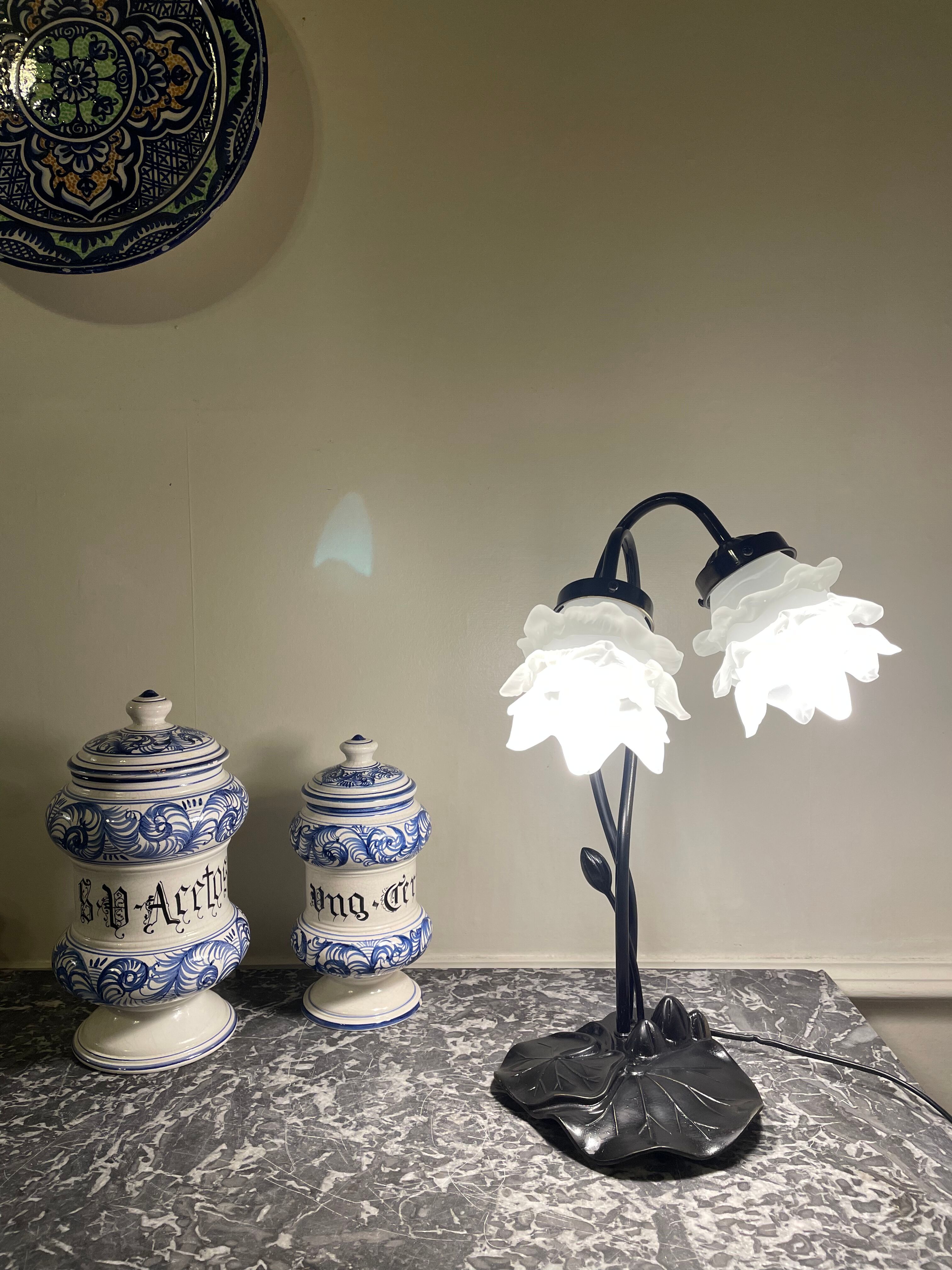 Water lily lamp