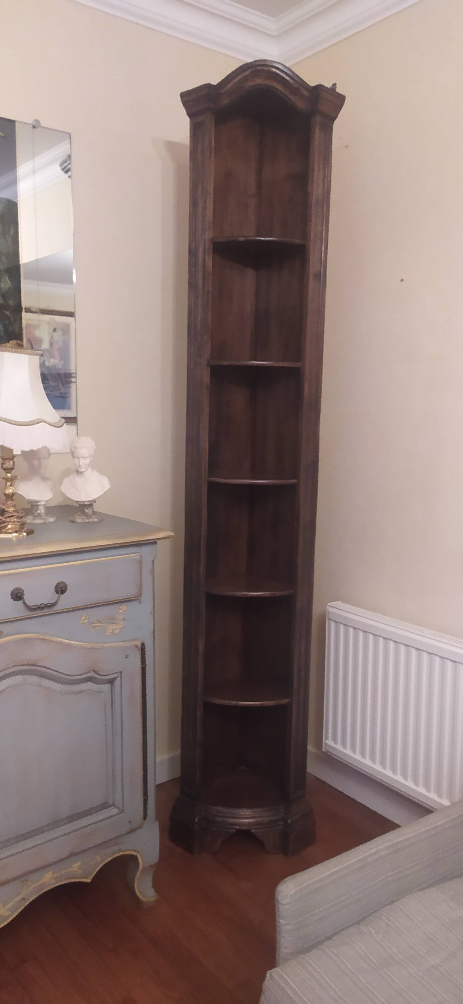 Wooden corner unit 220 cm high, 40 cm wide and 27 cm deep.