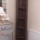 Wooden corner unit 220 cm high, 40 cm wide and 27 cm deep.