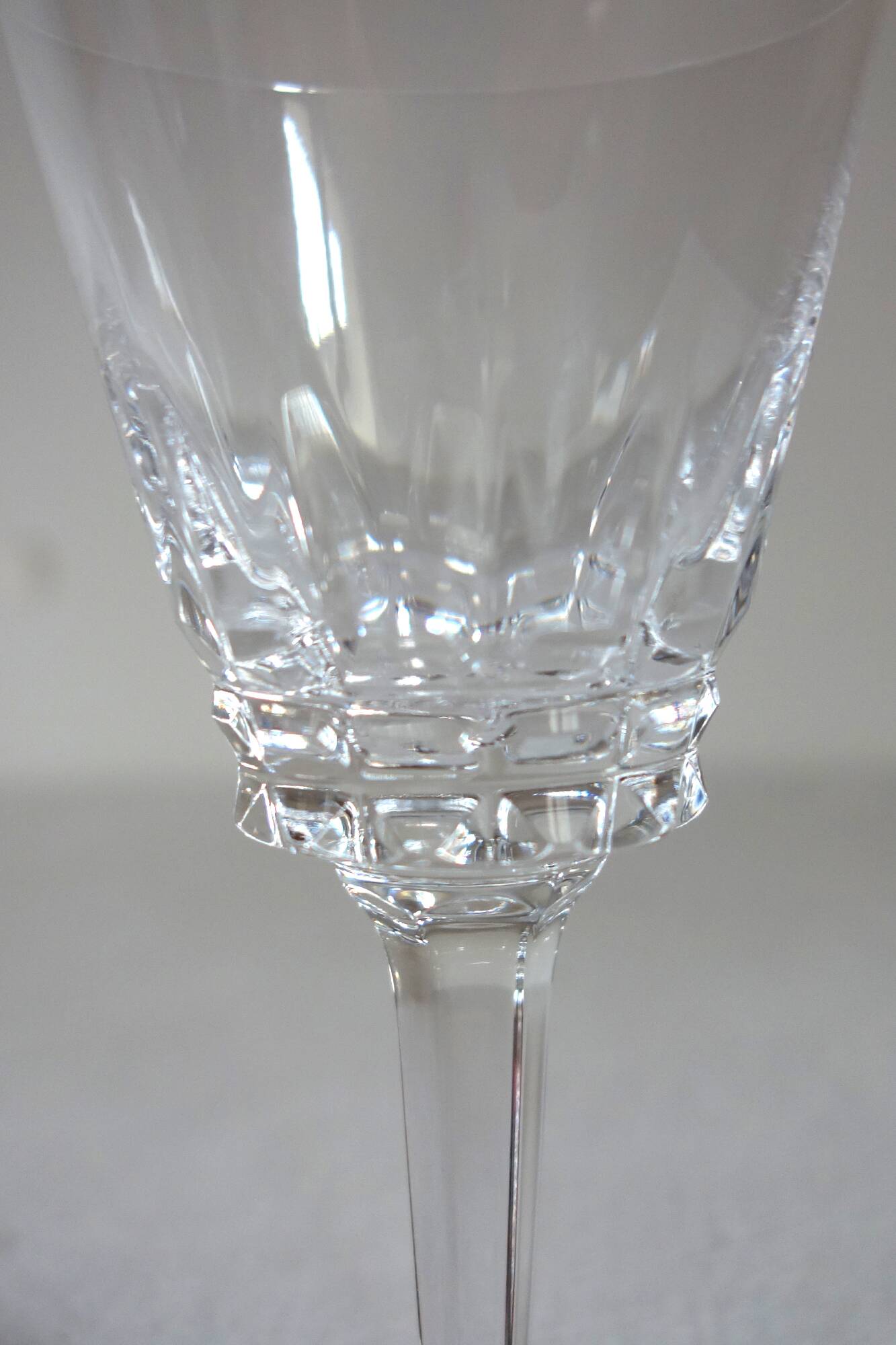 8 vintage Vannes crystal white wine glasses