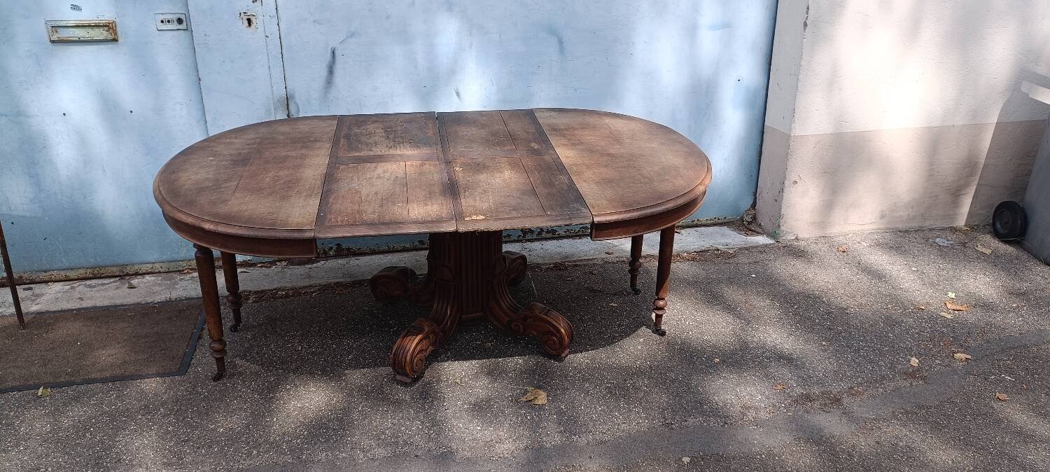 19th century round walnut dining table