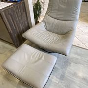 Swivel lounge chair ottoman footrest leather Mantis Gerard Van den Ber