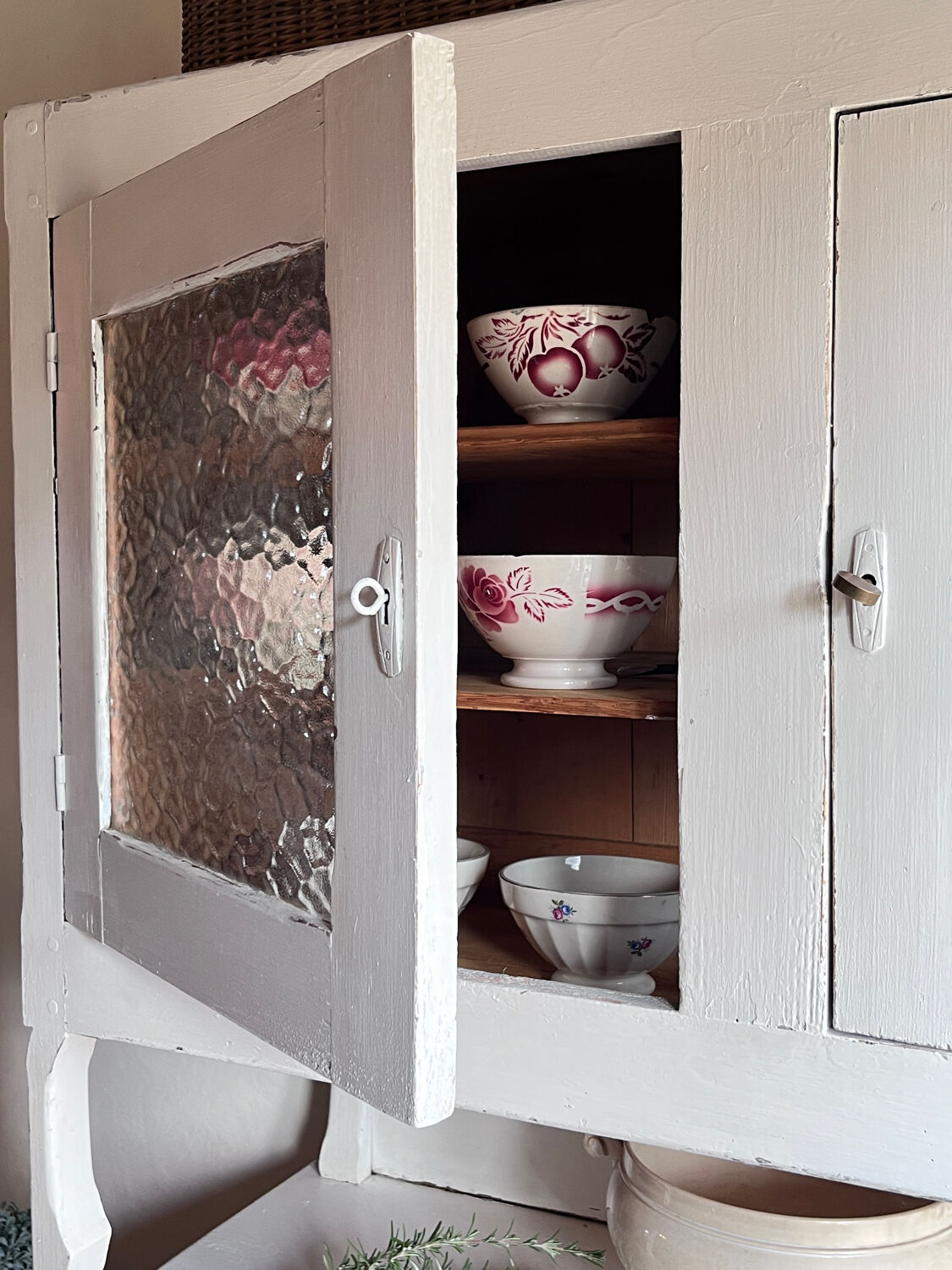 Double glass body buffet