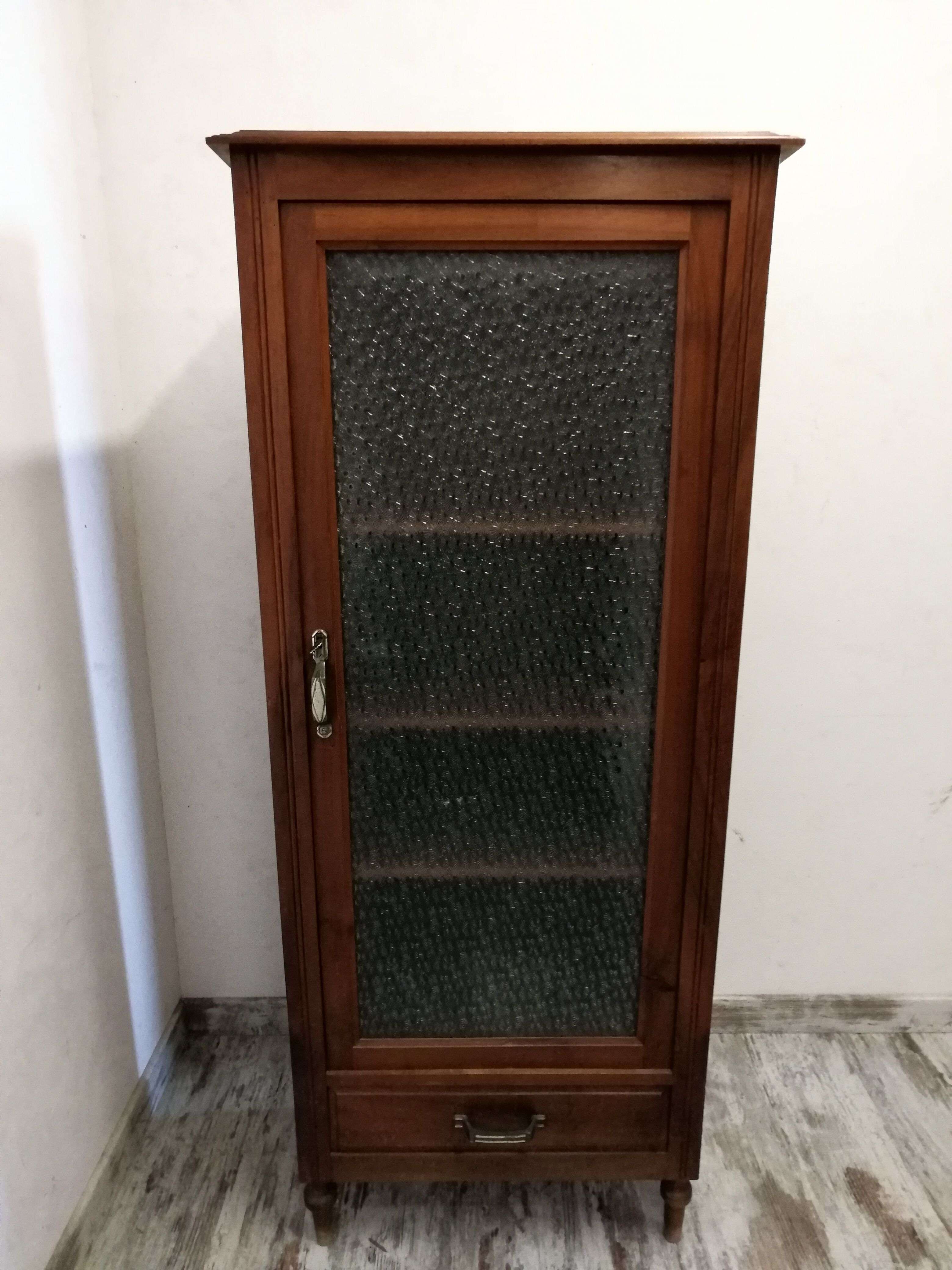 Showcase / glazed furniture