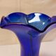 Vase Tulipe vintage en verre d'art soufflé à la main bleu Cobalt style Murano