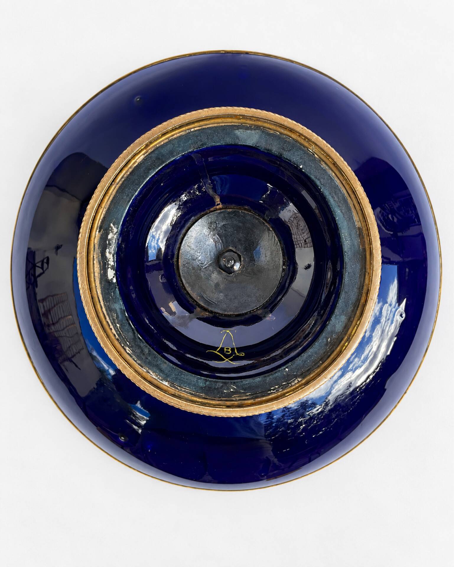 Cobalt blue porcelain cup on a pedestal, Sèvres style, late 19th century.