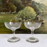2 coupes à champagne anciennes en verre décor gravé