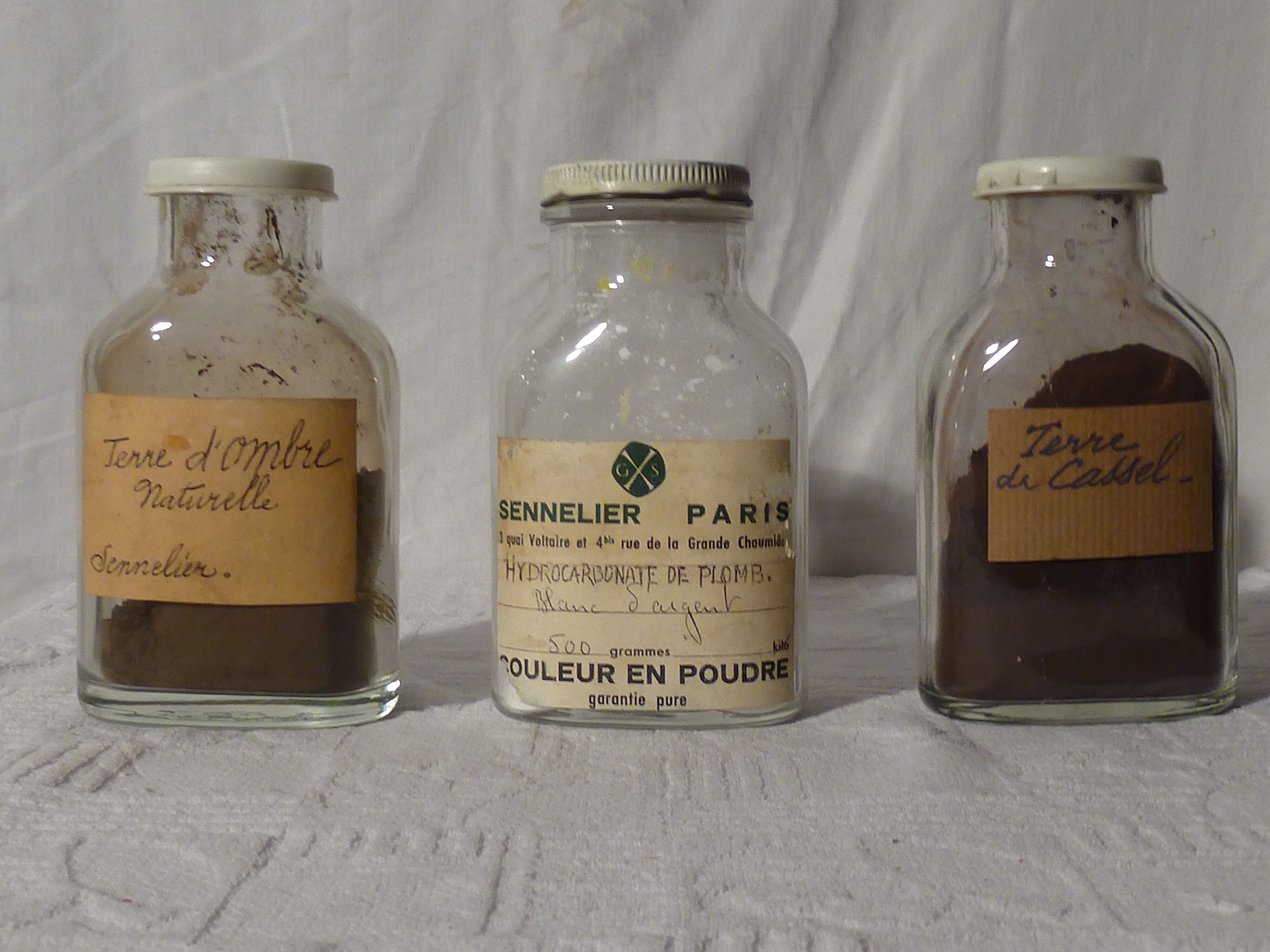 Pigment vials 60 years