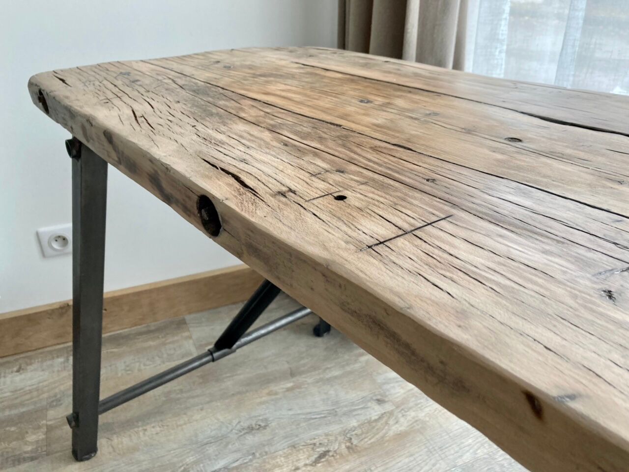 Wooden set and metal legs
