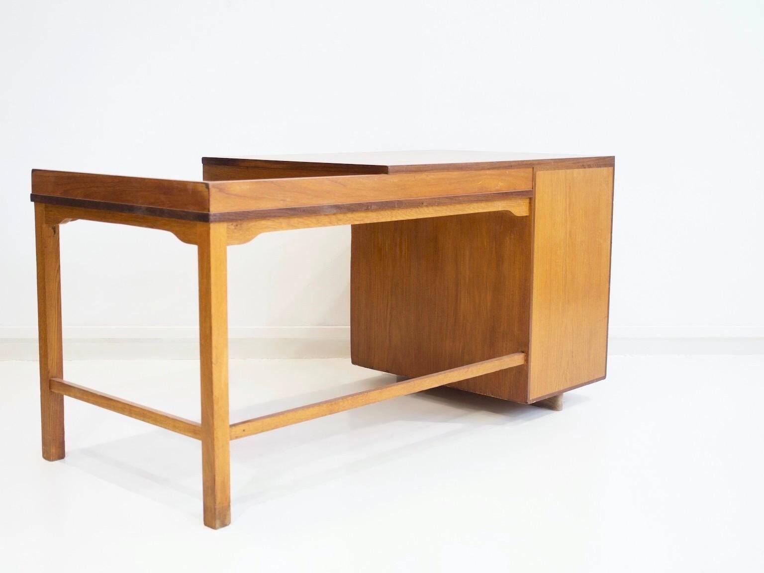 Bureau danois en bois de teck et de chêne