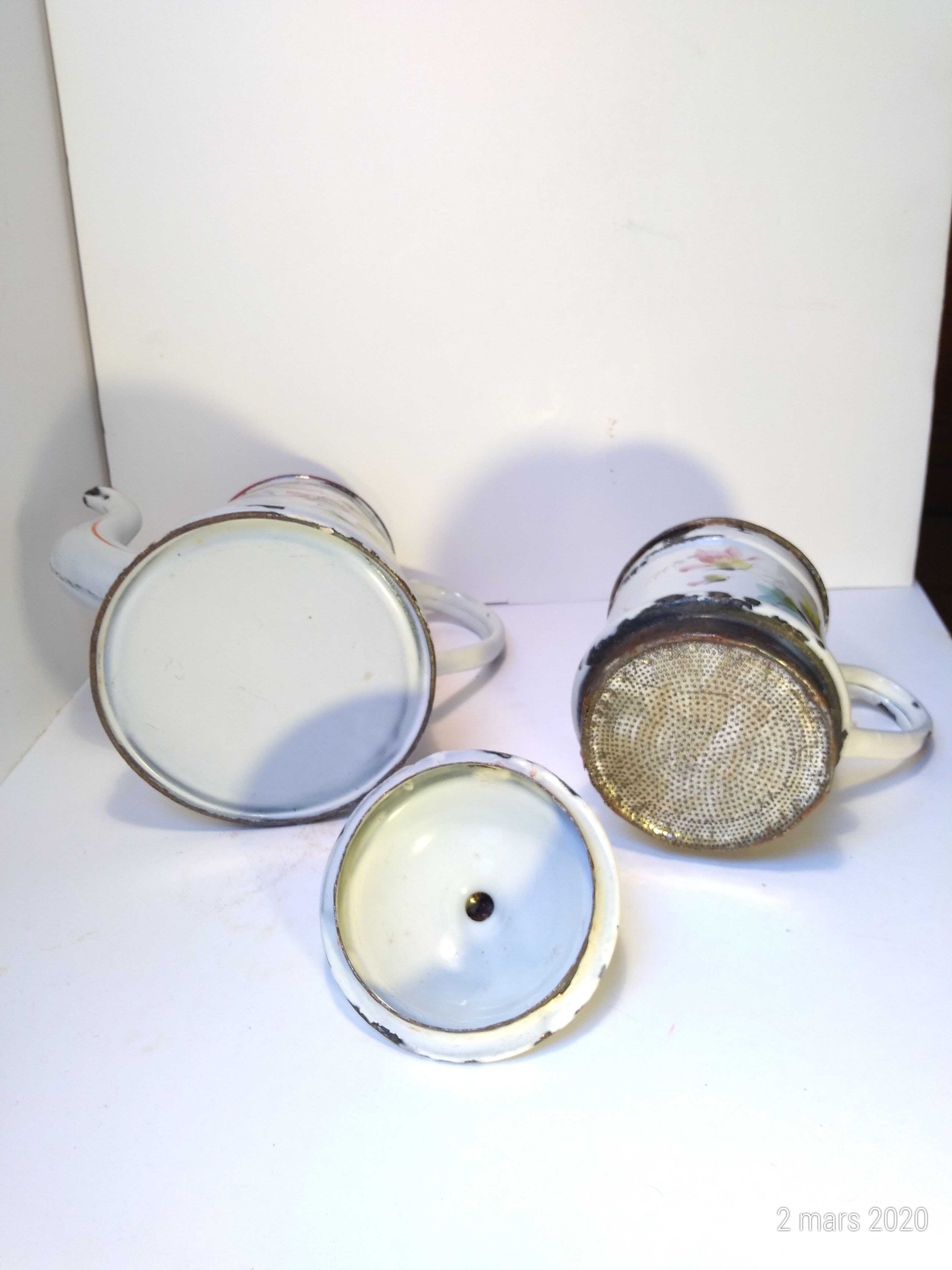 Old enamelled tin coffee maker