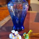 Vase en verre bleu