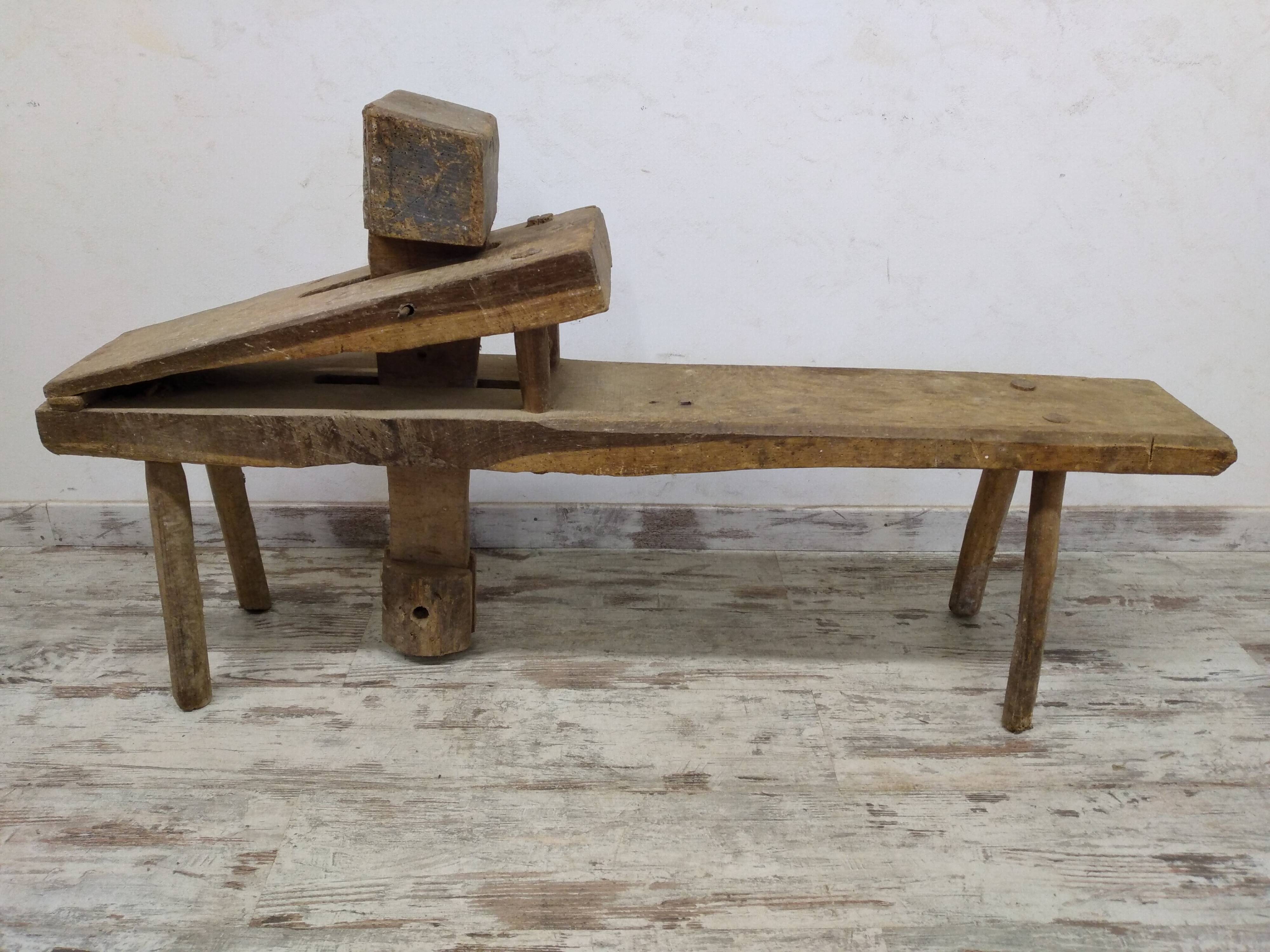 Old tané bench