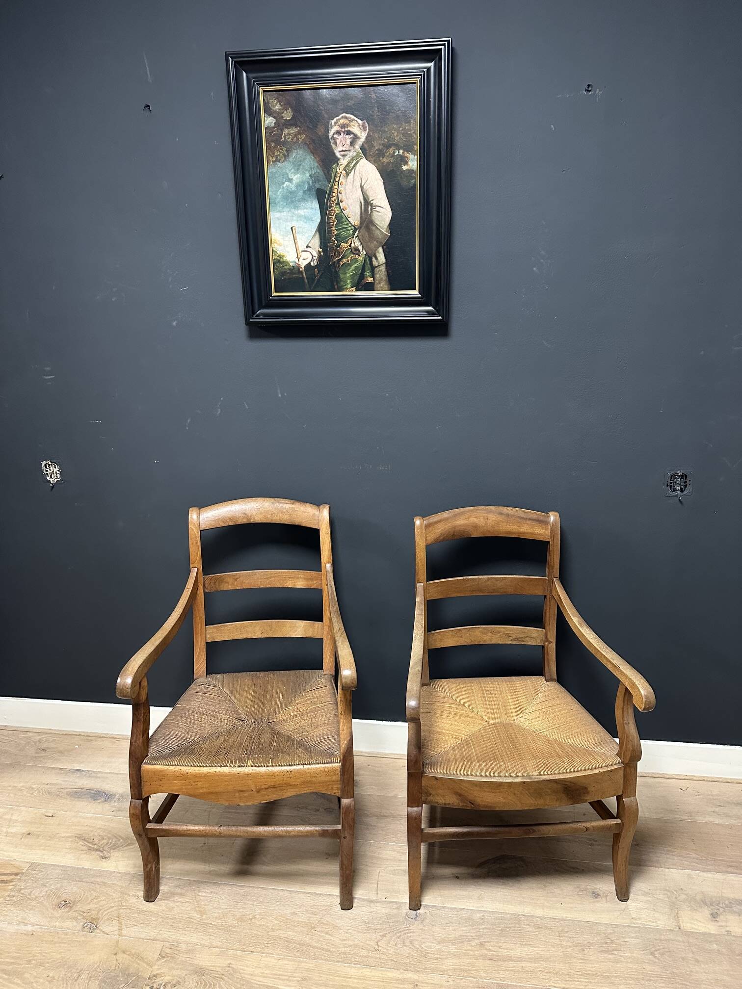 Ensemble de fauteuils provençaux antiques en bon état