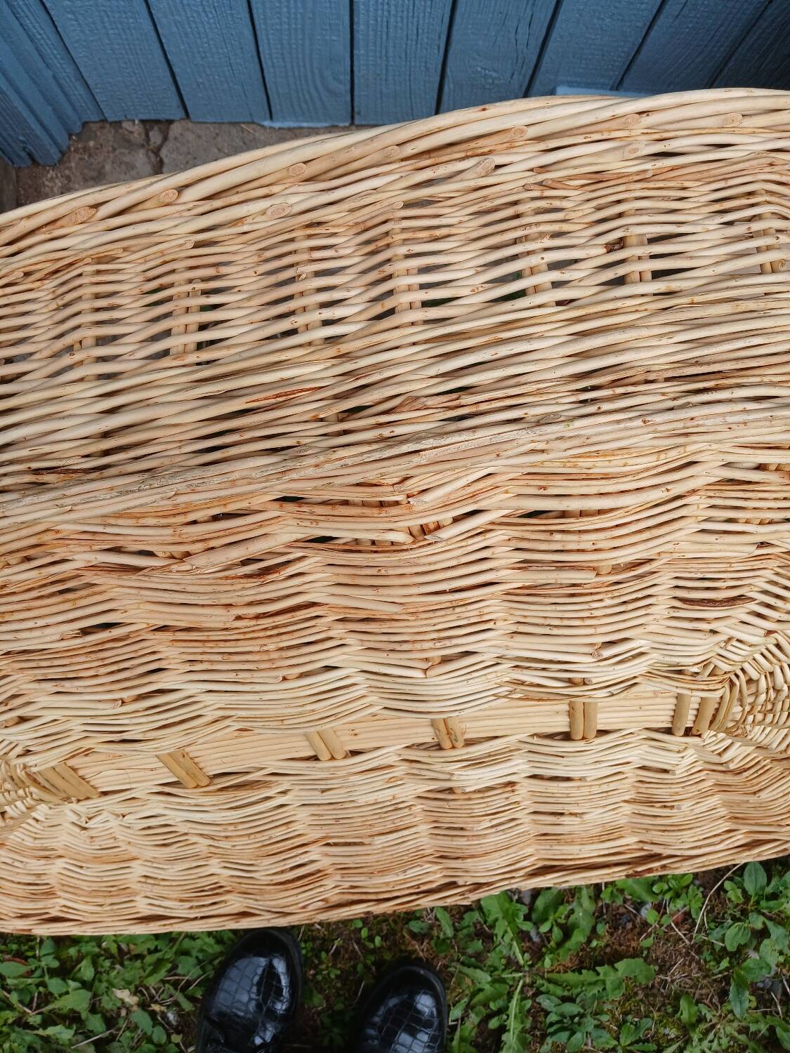 Wicker pastry basket