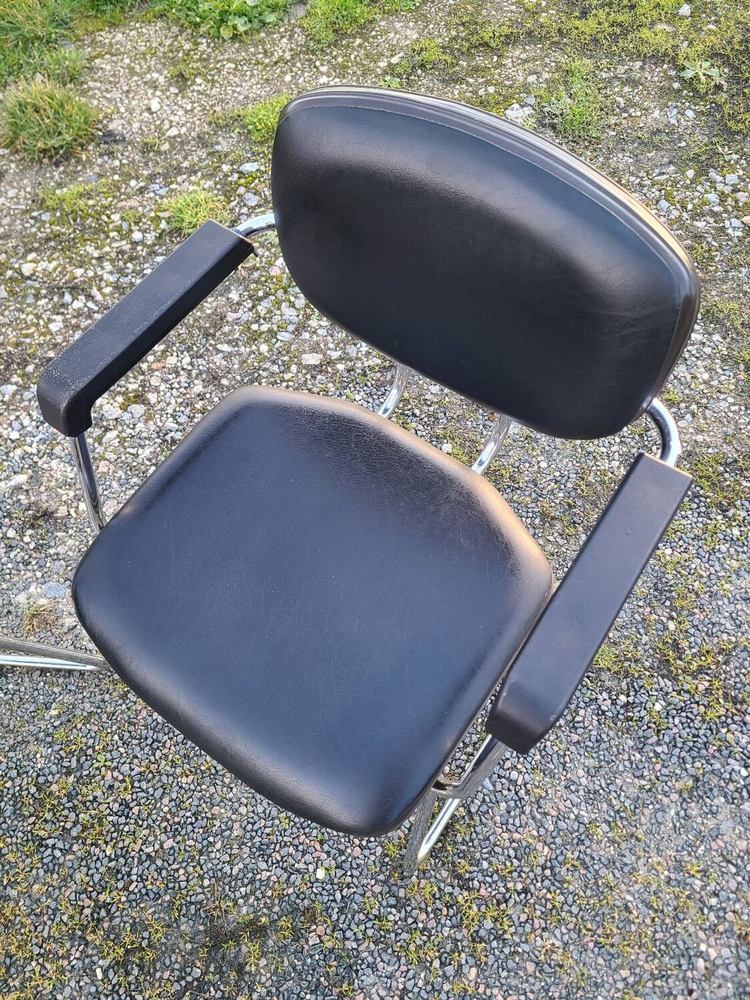 Pair of Unimob Lingua 97 armchairs