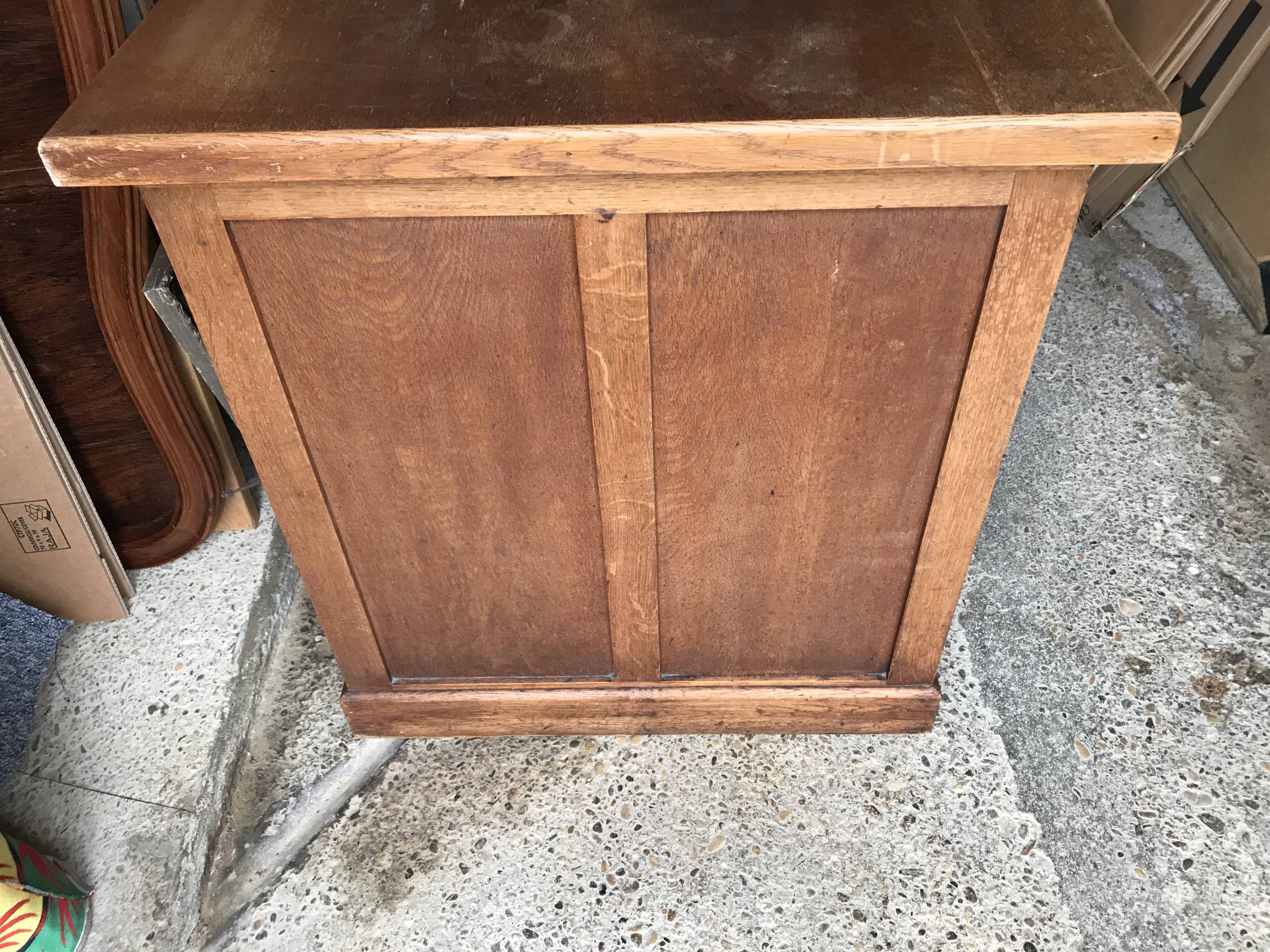 Desk administrative old oak to curtains