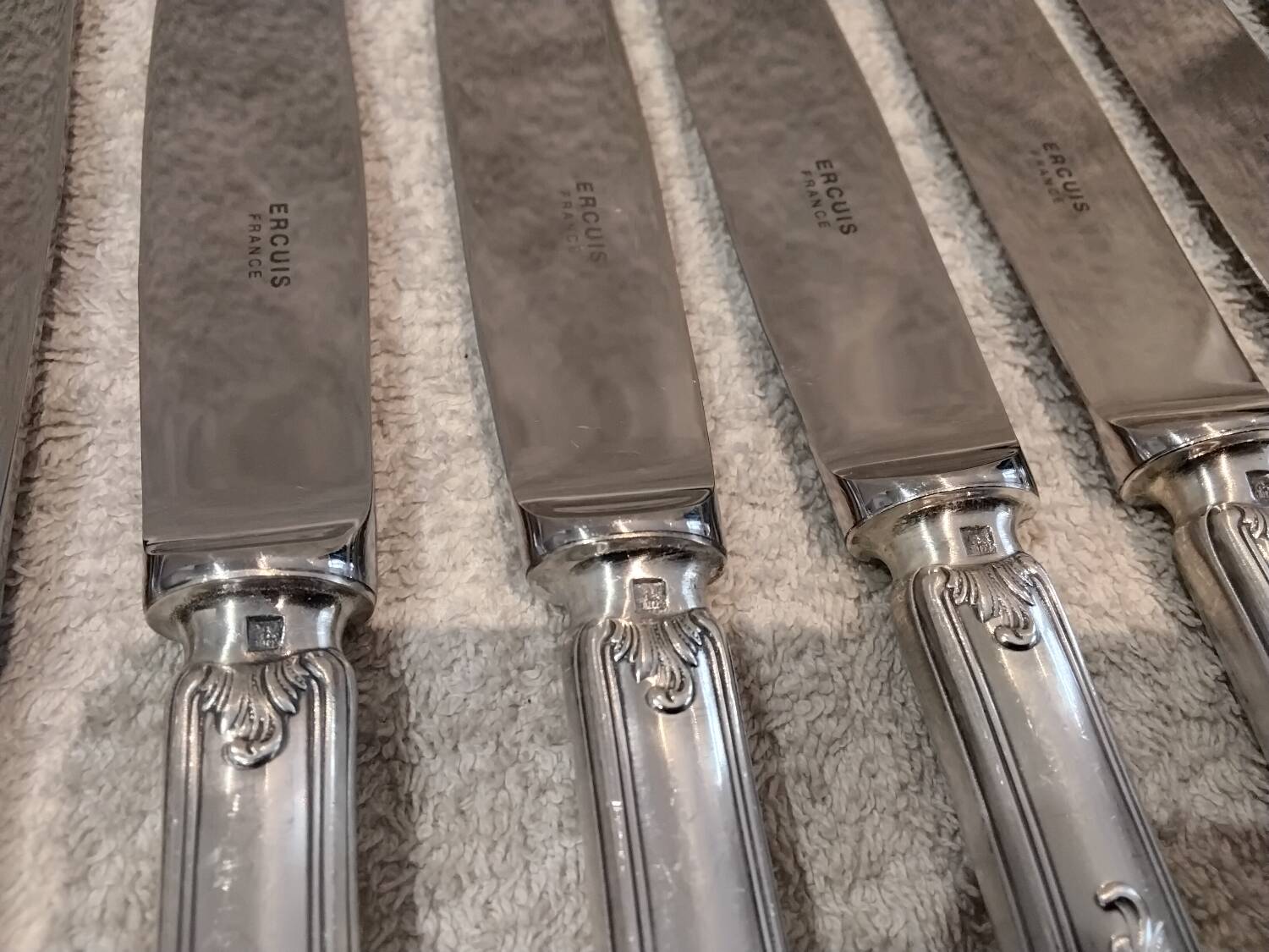 12 silver-plated metal table knives Ercuis model Dubarry