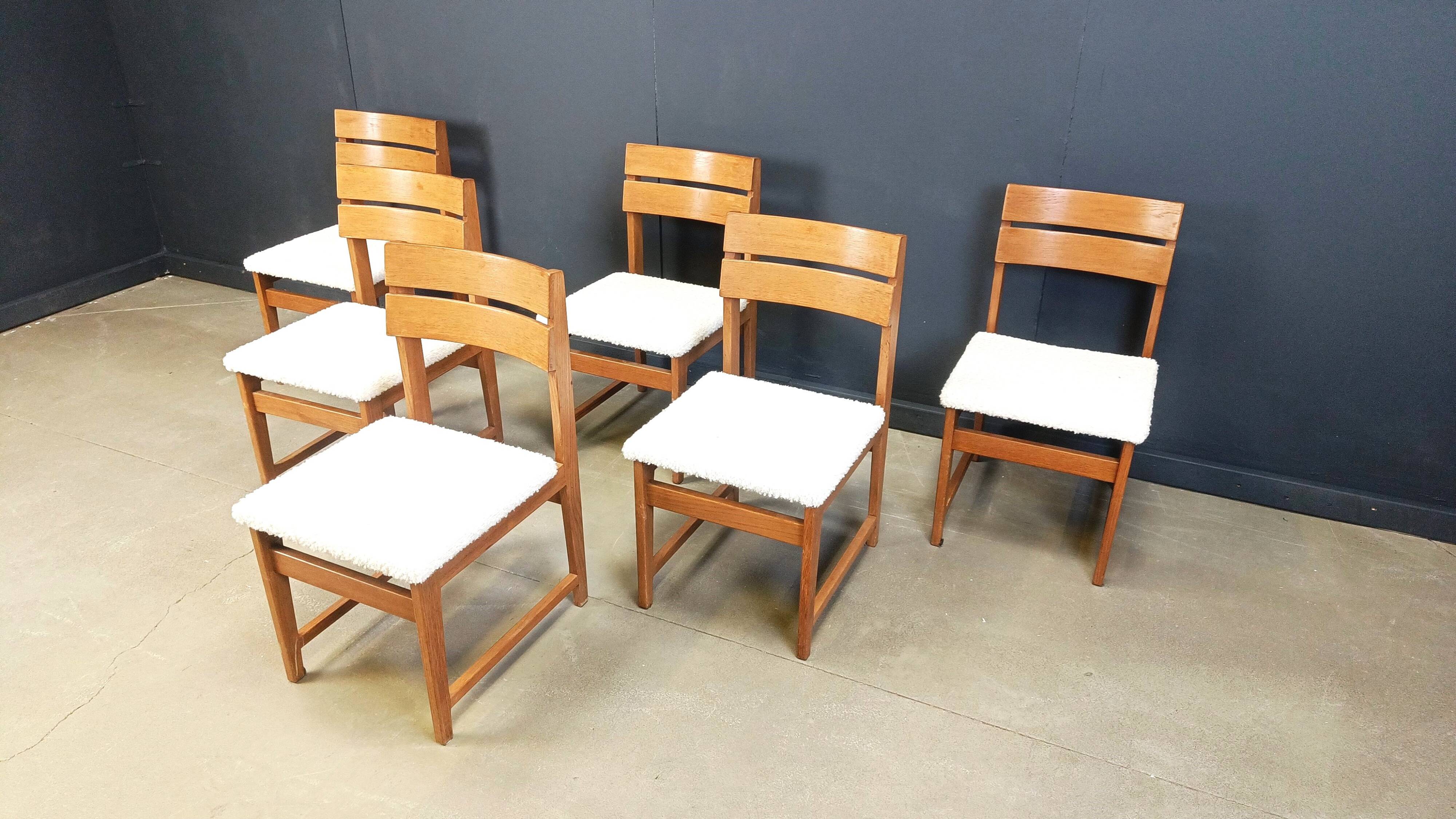 Set of 6 brutalist oak and bouclé fabric dining chairs, 1970s