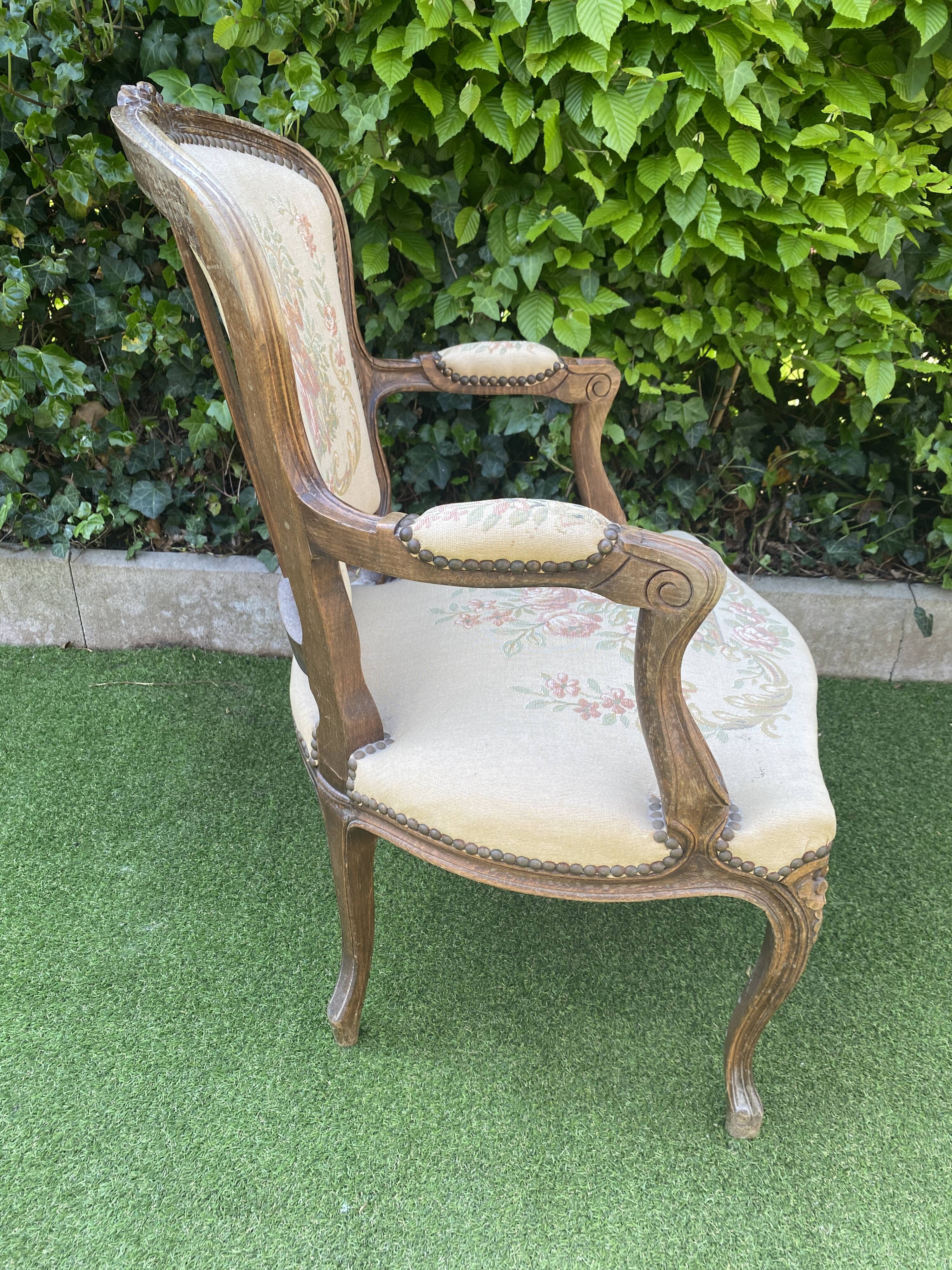 Basket bed and its two armchairs