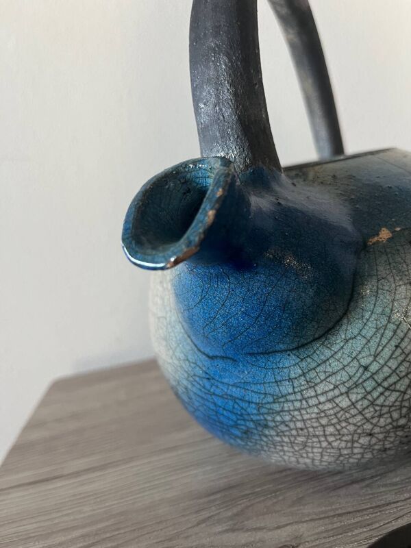 Théière artisanale en céramique raku bleu – anse haute design japonais