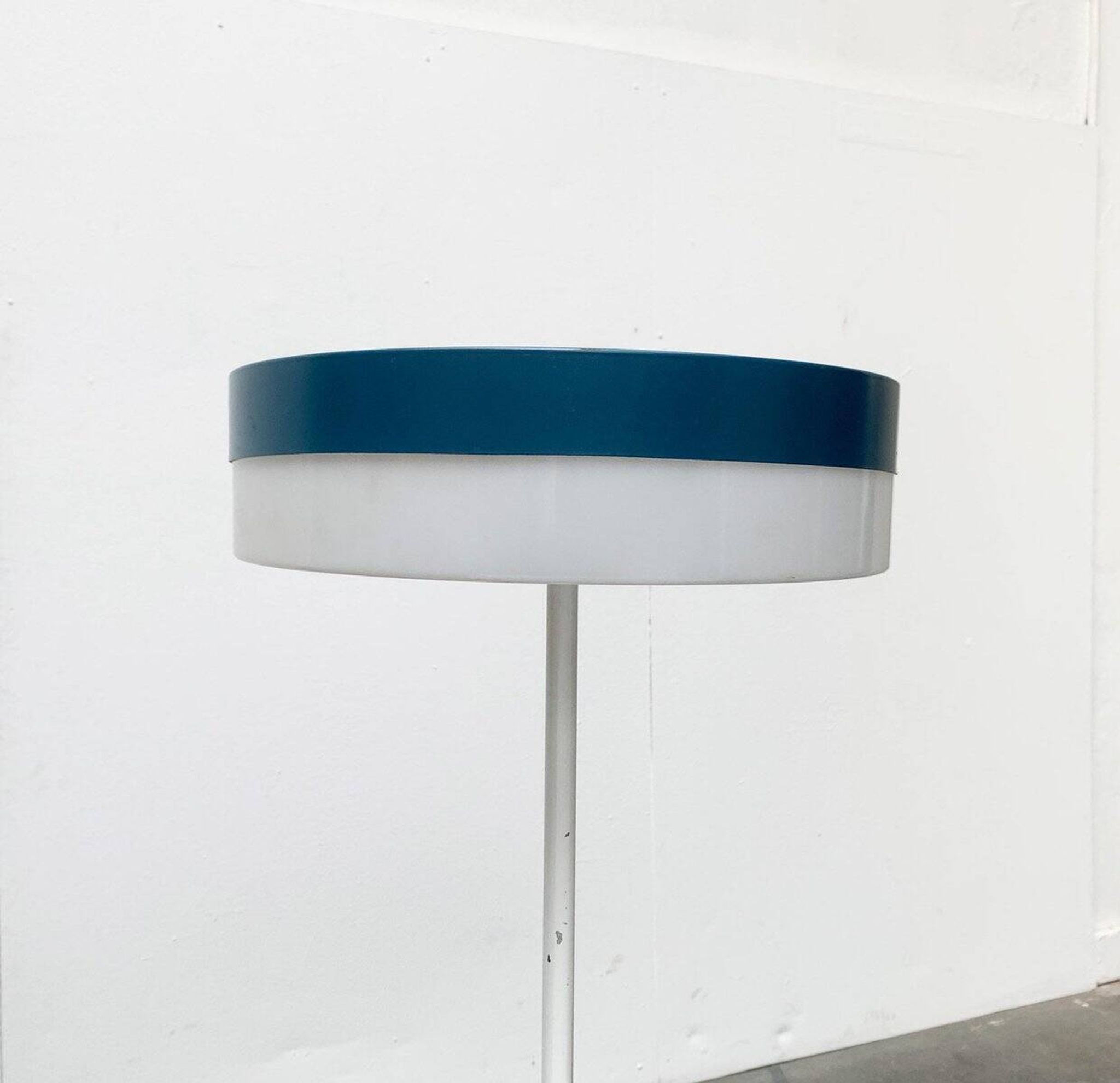 Lampadaire minimaliste de Bega, Allemagne