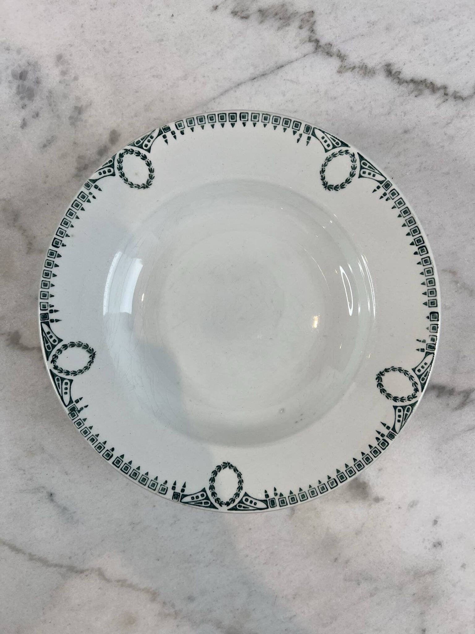 Set of 7 deep plates in earthenware, decorated with a green frieze.