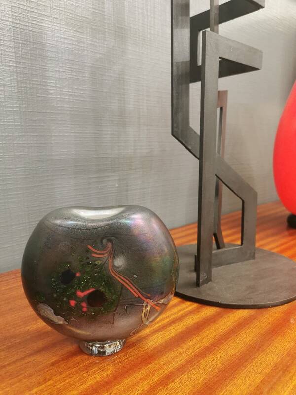 Blown glass vase signed by Robert Pierini