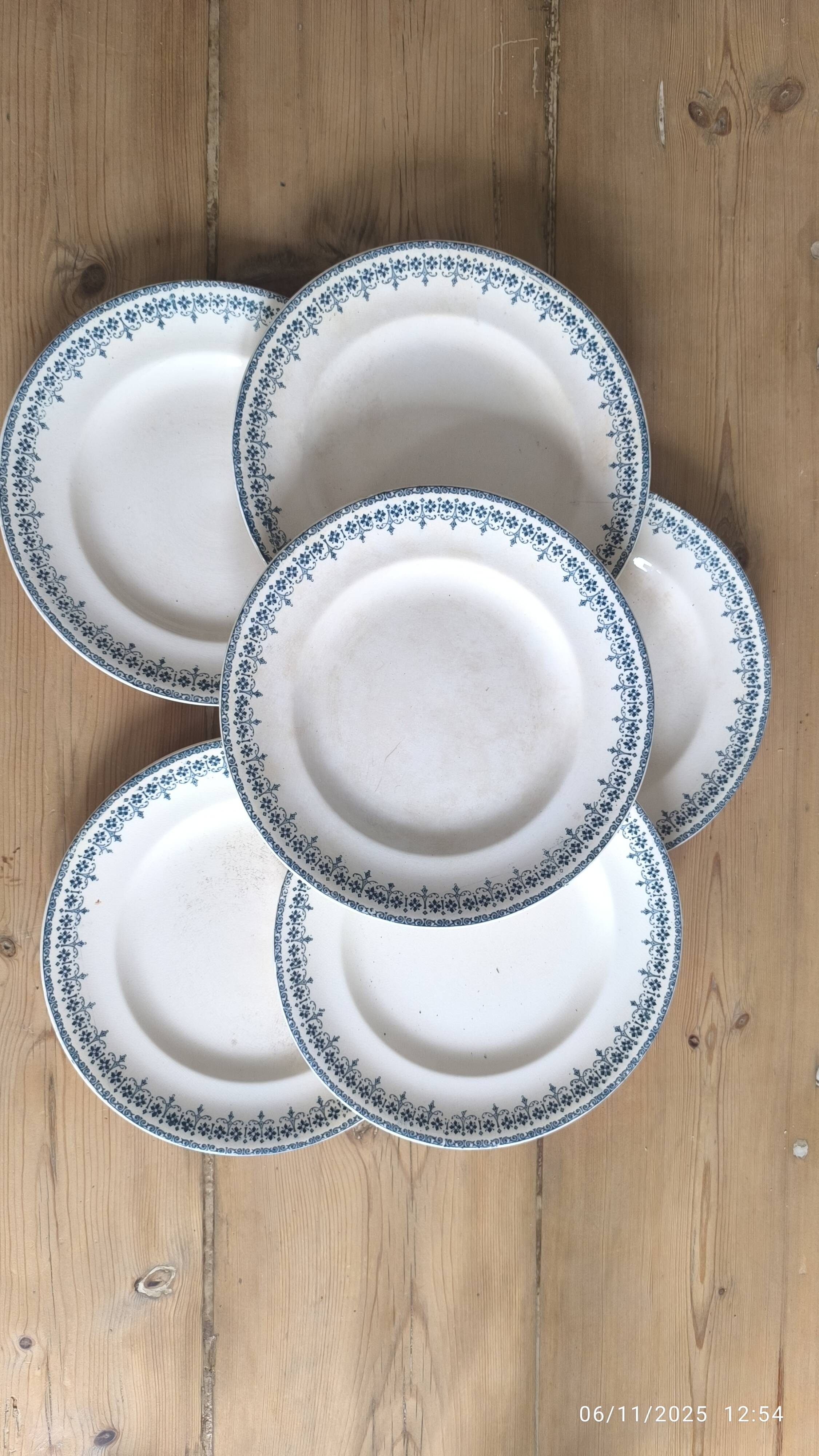 Set of 6 ironstone plates