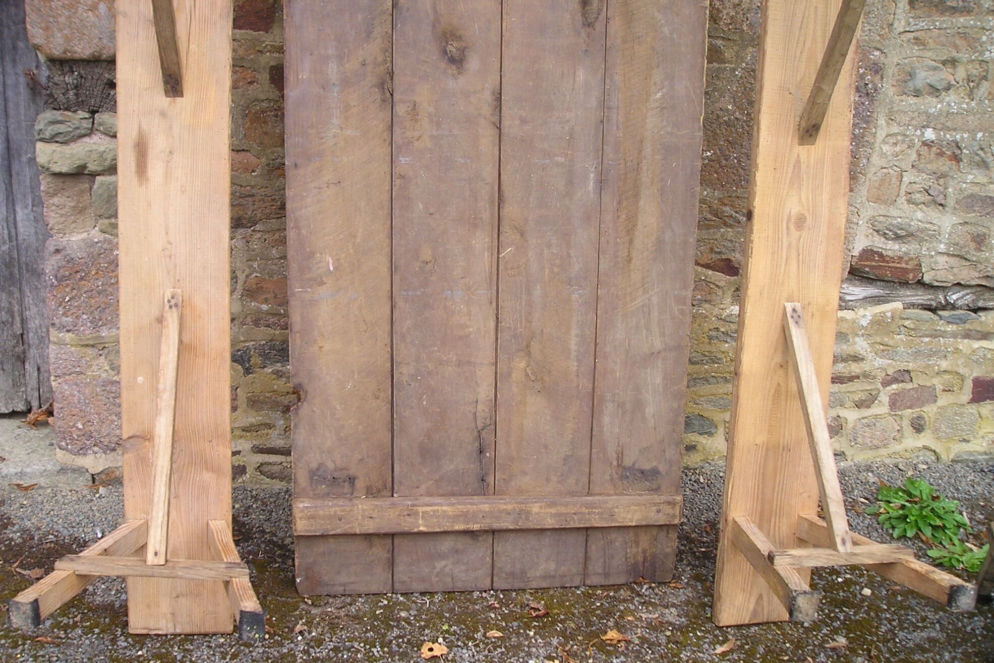 Rustic tray table with 2 trestles and 2 benches
