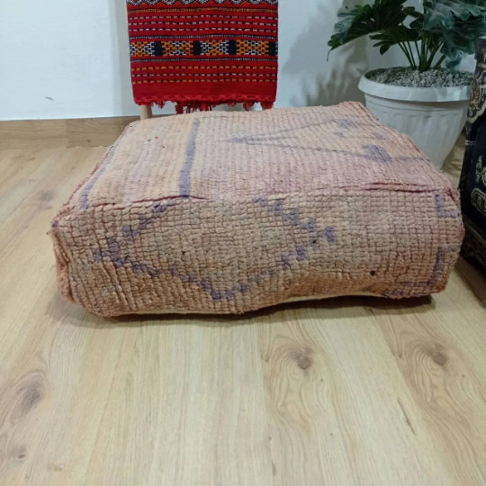 Handmade Berber pouf in wool 60 X 60 X 20 CM