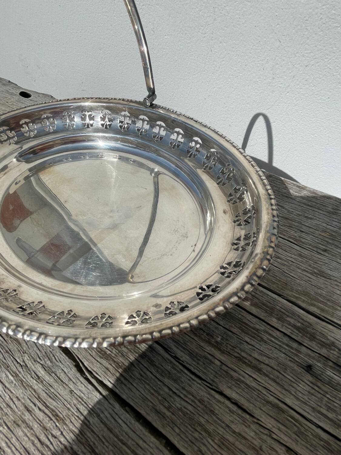 Oval dish with silver-plated metal handle