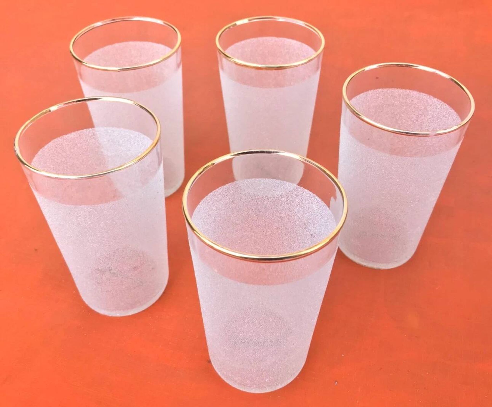Années 1960  5 verres à orangeade "Grappe d' or"  Verre blanc granité