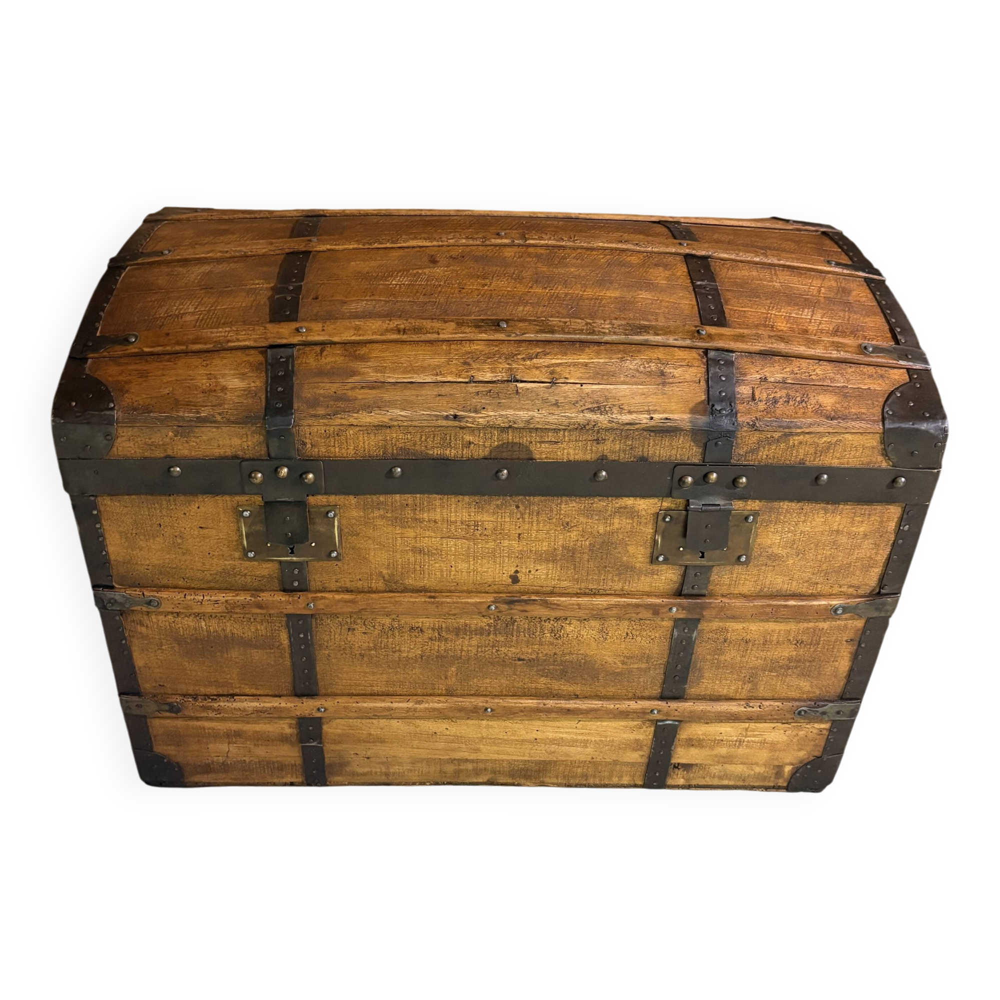 Grande malle de voyage bombée ancienne – restaurée avec soin