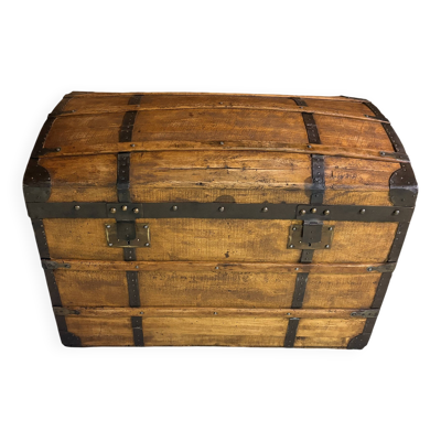 Grande malle de voyage bombée ancienne – restaurée avec soin
