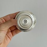Paire de bougeoirs en métal léger argenté