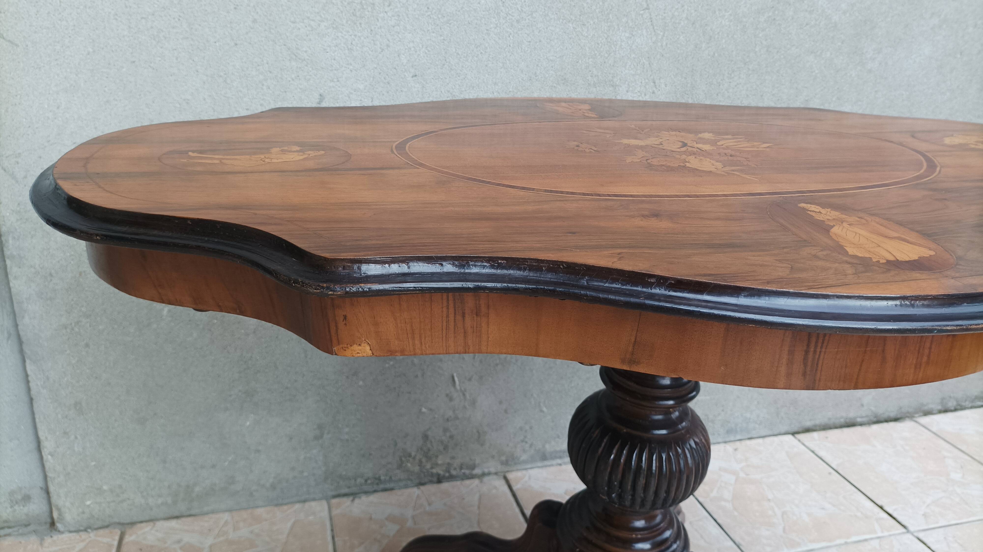 Table violon Napoléon III en ronce de noyer