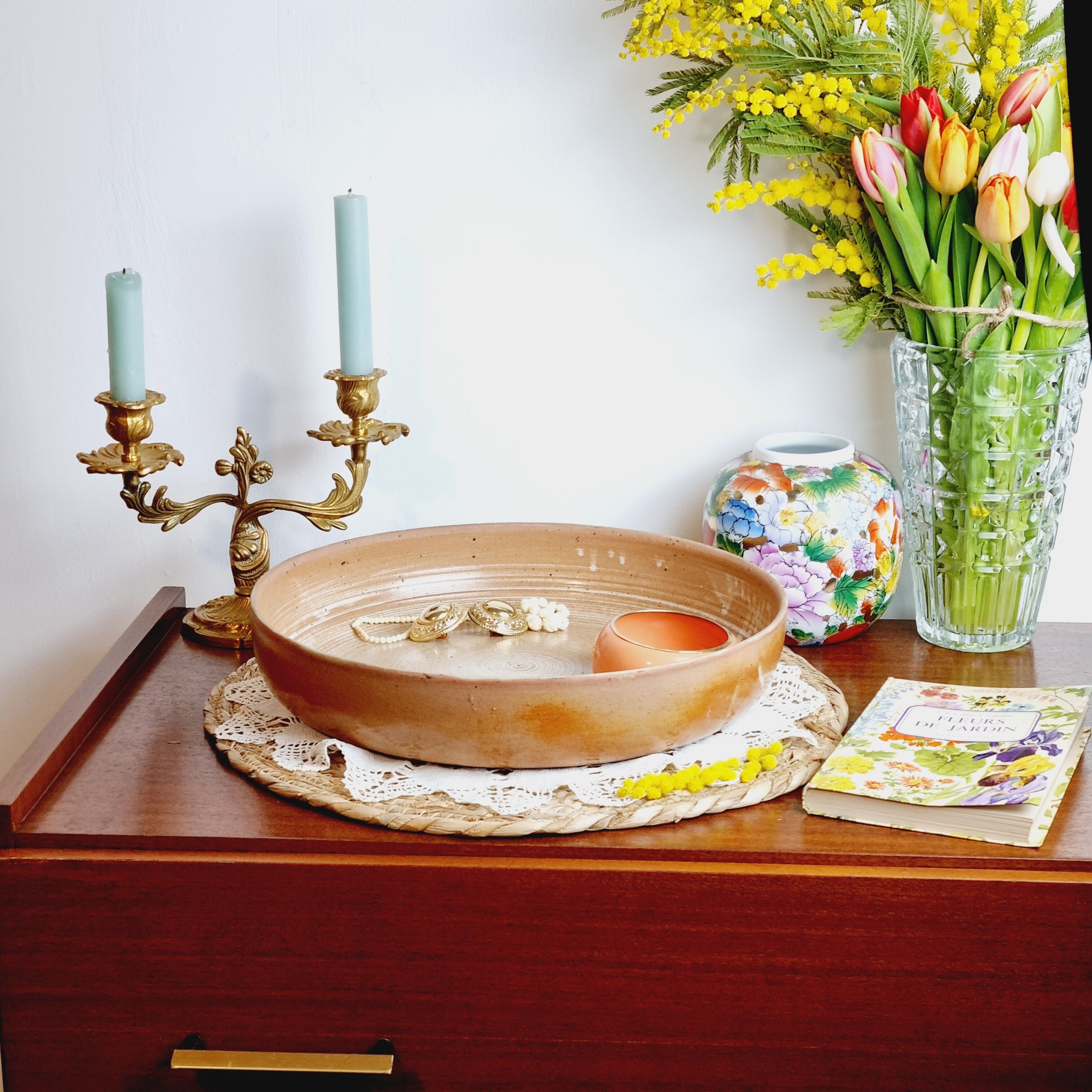 Hollow sandstone dish
