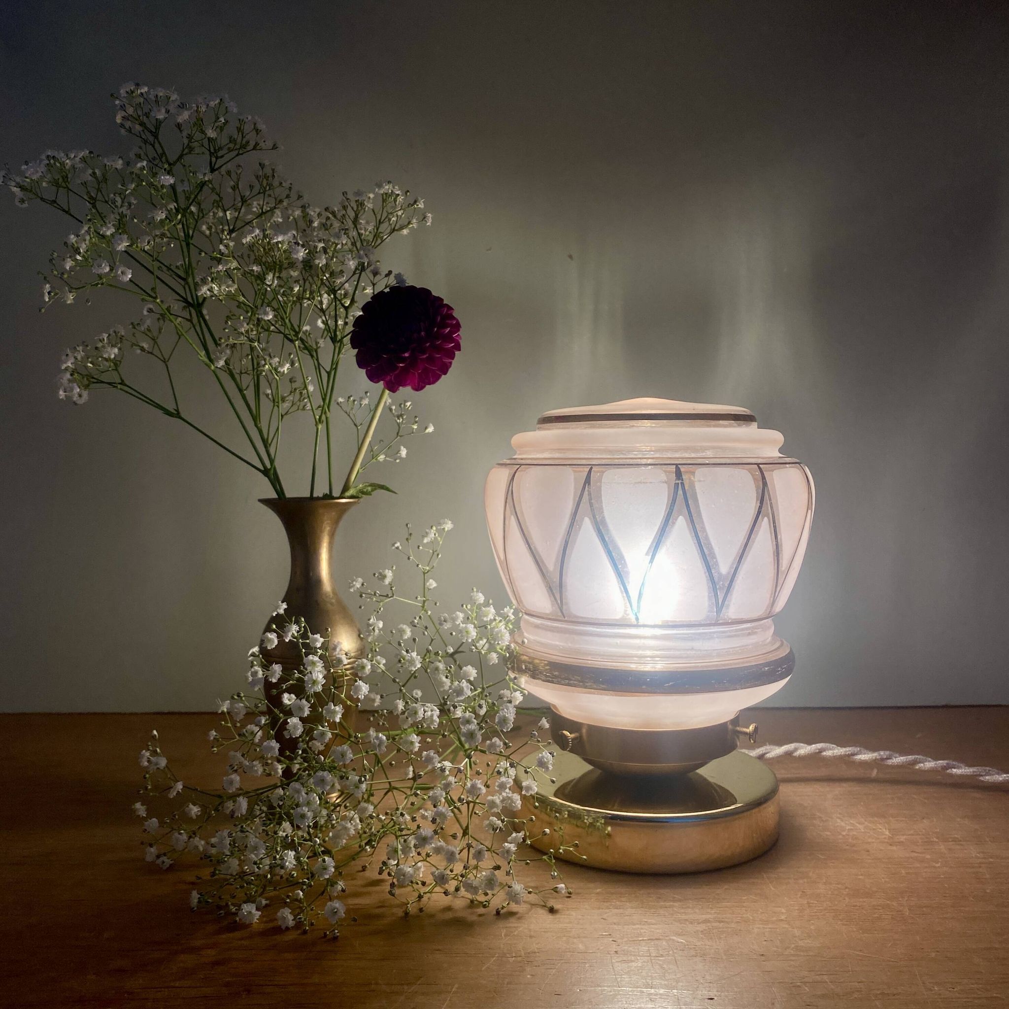 Vintage art deco globe table lamp in pink and gold glass