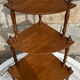 Unité d'angle française vintage en bois avec quatre étagères.