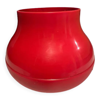 Vase rouge en  plastique